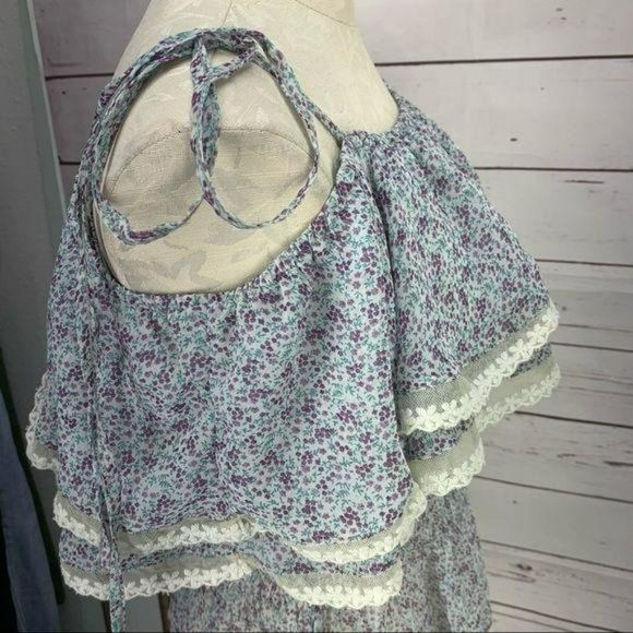 Cecico Women's Floral Off Cold Shoulder‎ Peplum Sheer Blouse Size Medium M - Picture 8 of 12